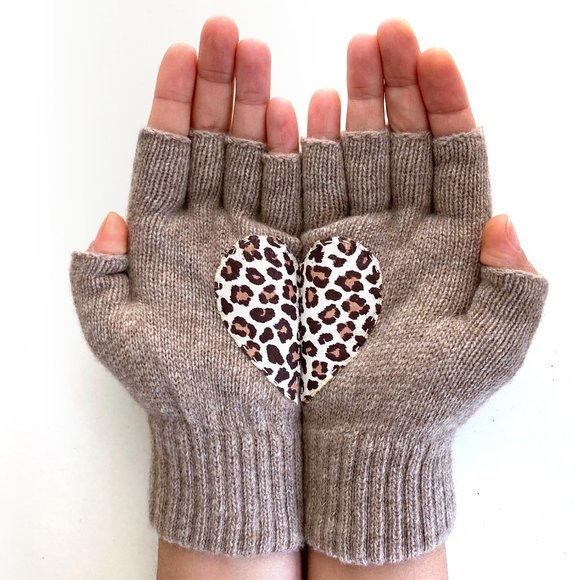 Talking Hands Accessories - Handmade Womens Kids Knit Beige Fingerless LEOPARD PRINT HEART GLOVES